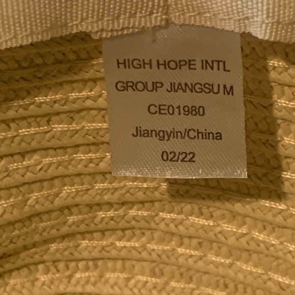 Max Studio Girl Straw Hat with Ribbon. - Picture 4 of 6